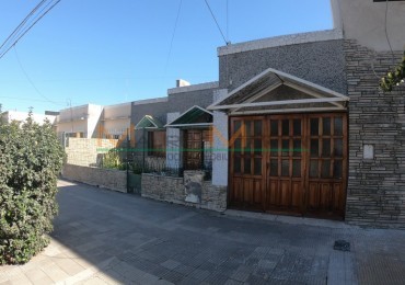 VENTA: CASA DE 2 DORMITORIOS EN SANTA ROSA, BARRIO NUESTRA SEÑORA DE LUJAN